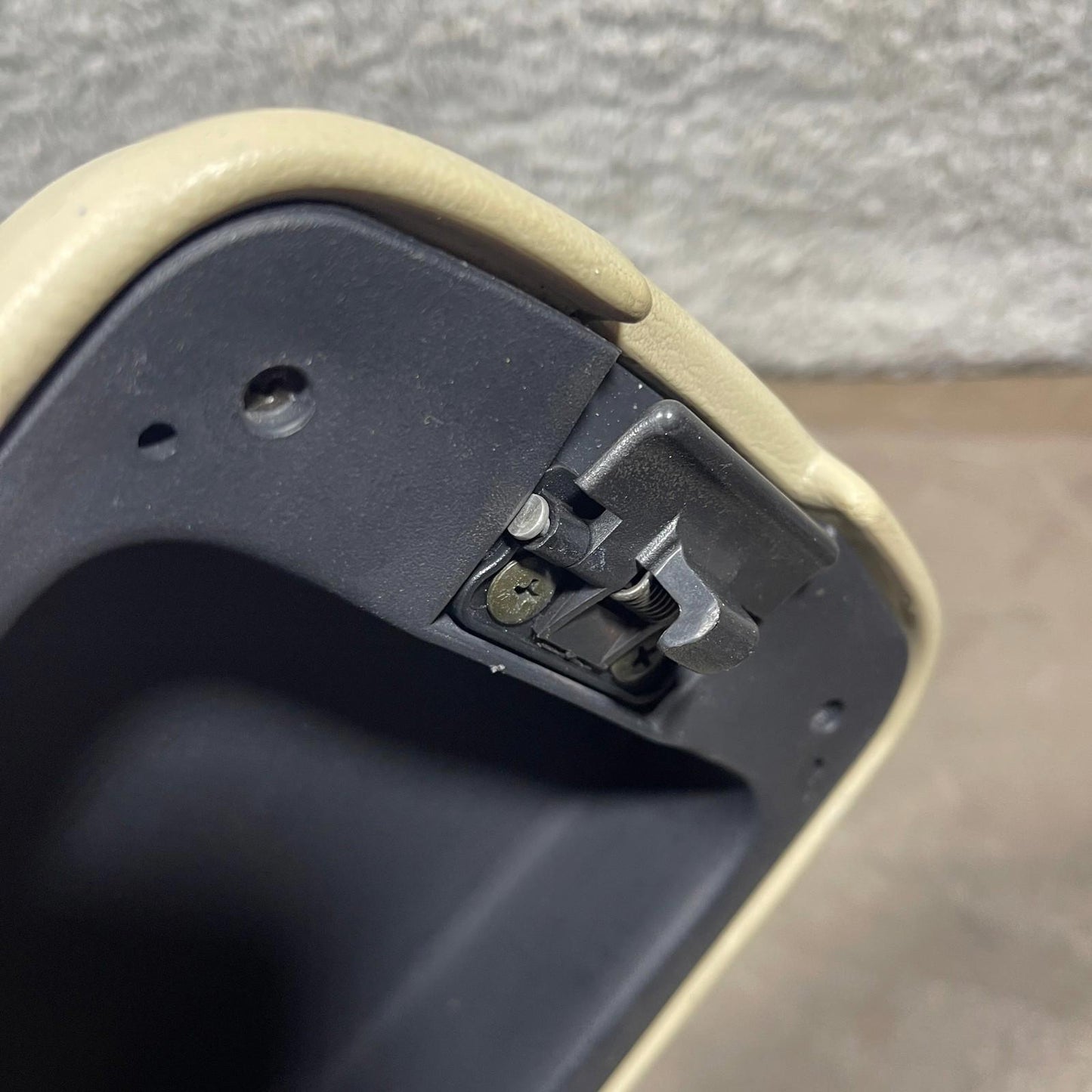 1995-1999 Toyota Avalon Center Console Beige Leather Lid Armrest Assembly OEM