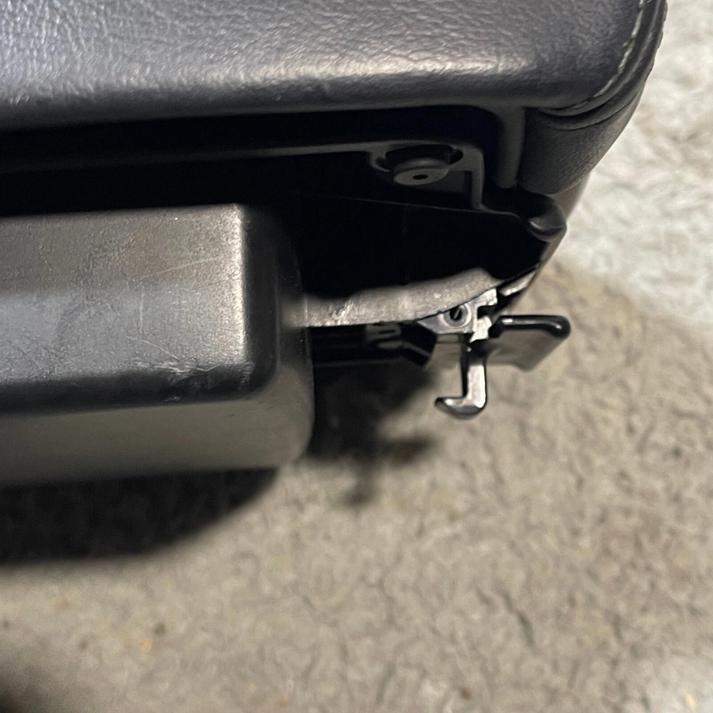 ๐ 2002-2006 Lexus ES300 ES330 Black Center Console Storage Armrest Leather OEM