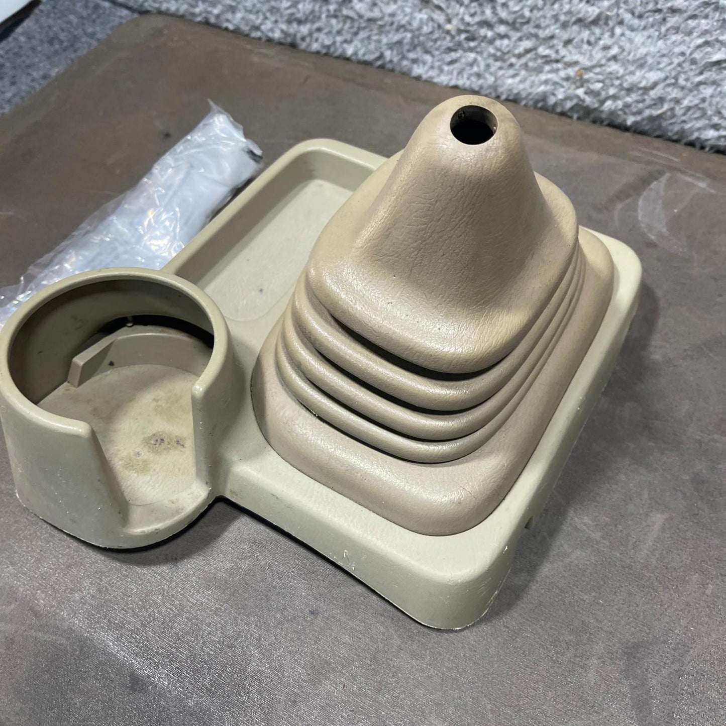 98-01 Nissan Frontier Xterra Manual Shifter 2WD Trim Cup Holder  Shift Boot