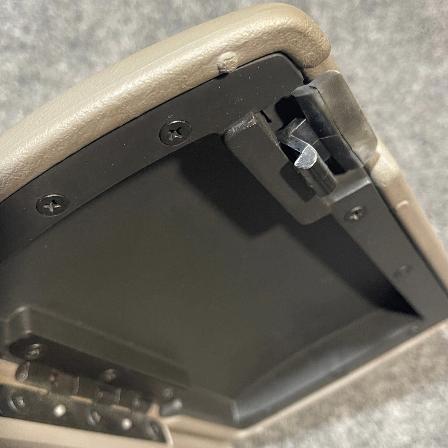 2001-2004 Nissan Xterra Frontier Center Console Lid Arm Rest E53