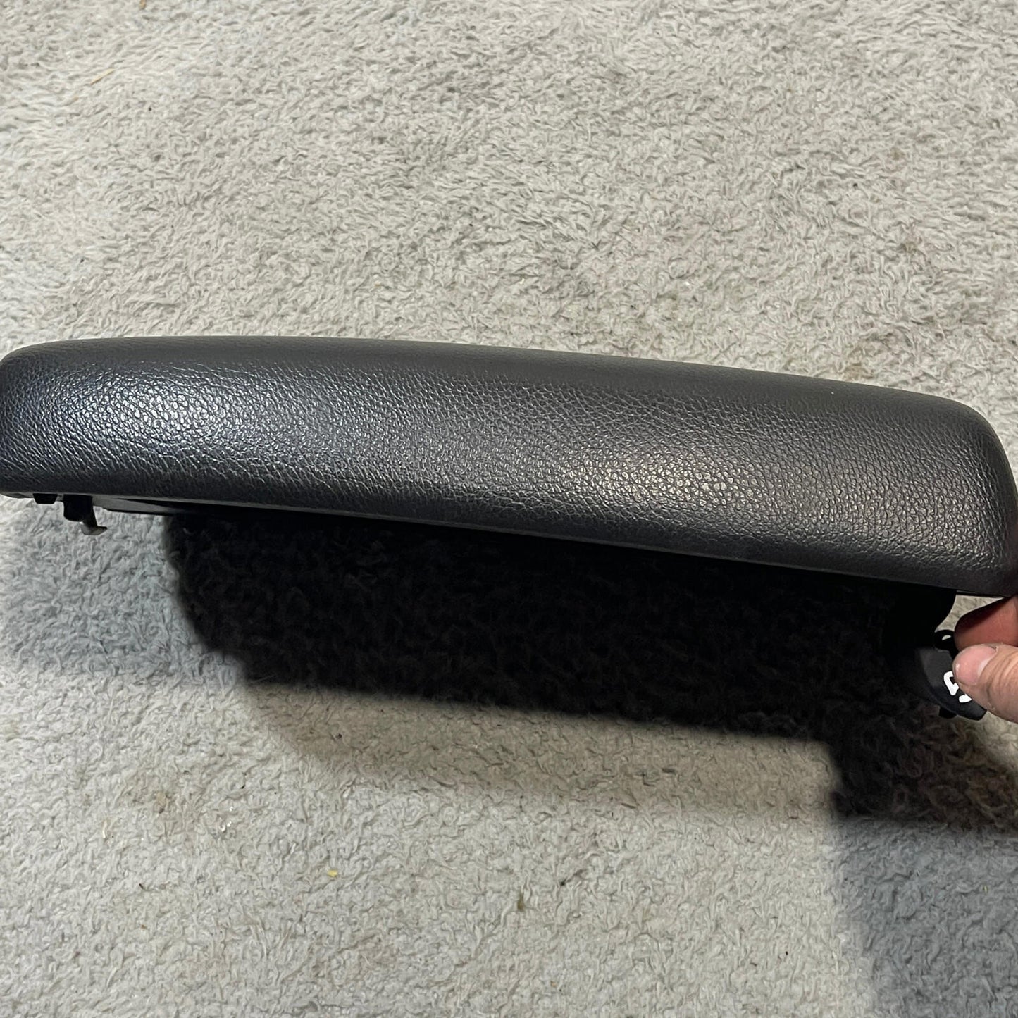 2011-2013 Kia Sorento Center Console Black Leather Armrest Lid Assembly OEM