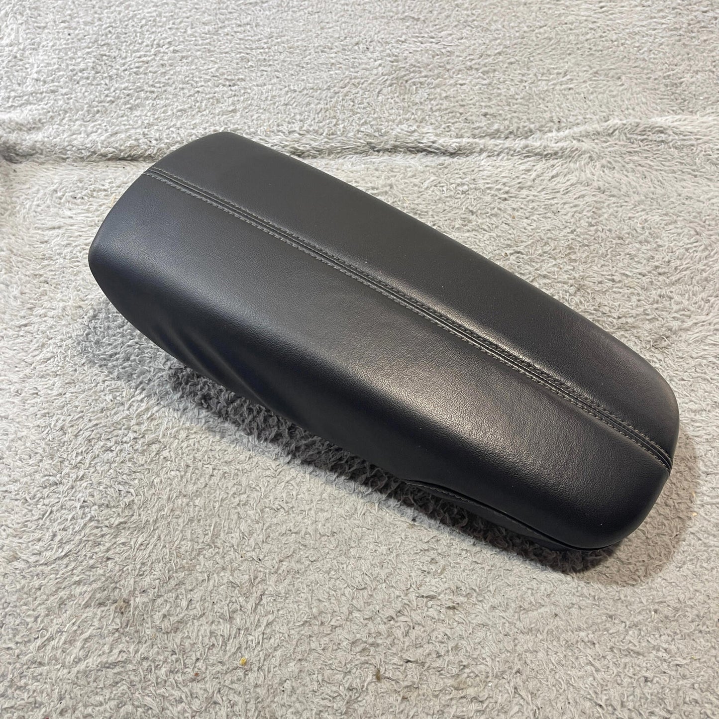 2013-2019 Cadillac XTS Center Console Black Leather Armrest Top Lid Cover OEM