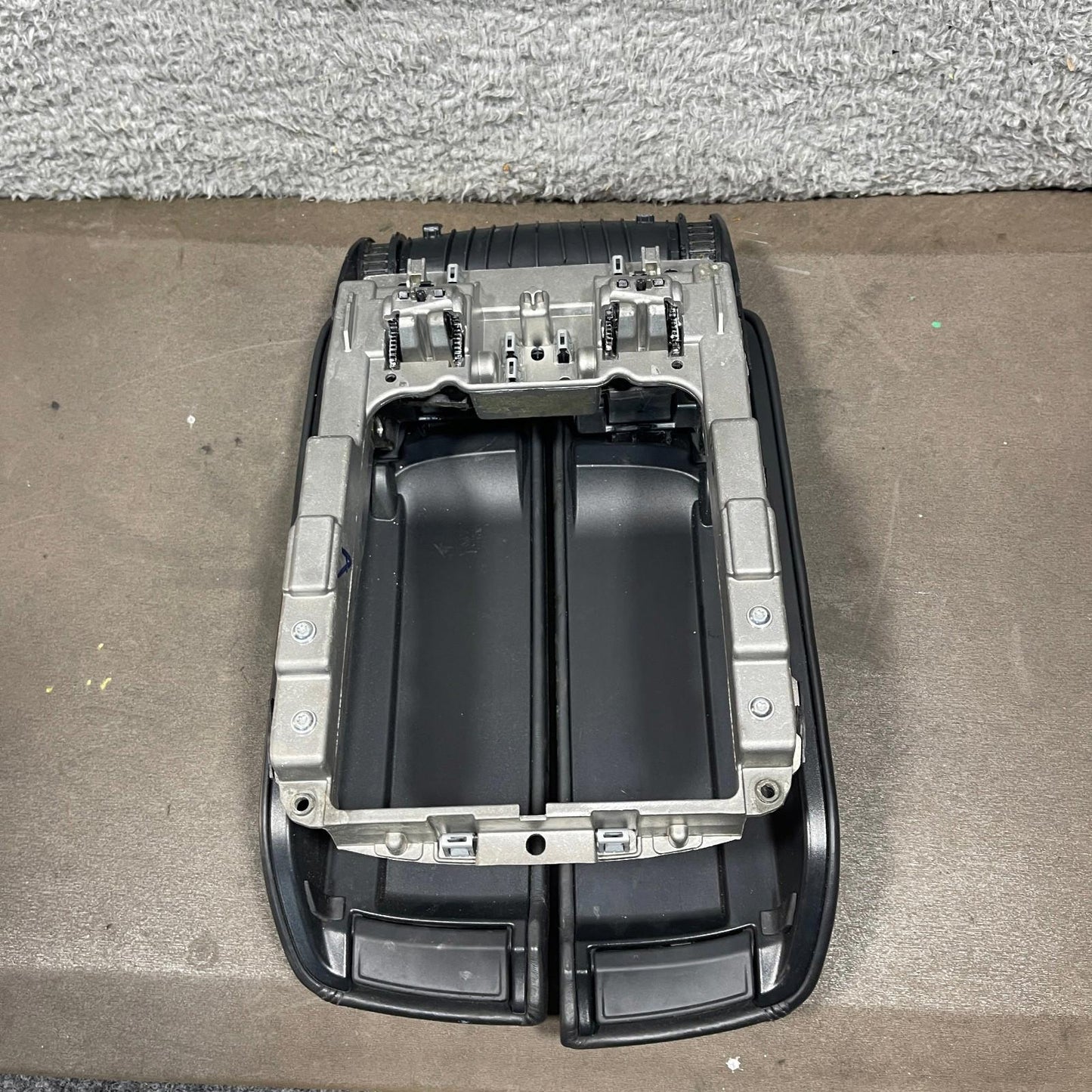 11-18 Audi S8 A8 Quattro FRONT CENTER CONSOLE ARMREST STORAGE LID Black OEM