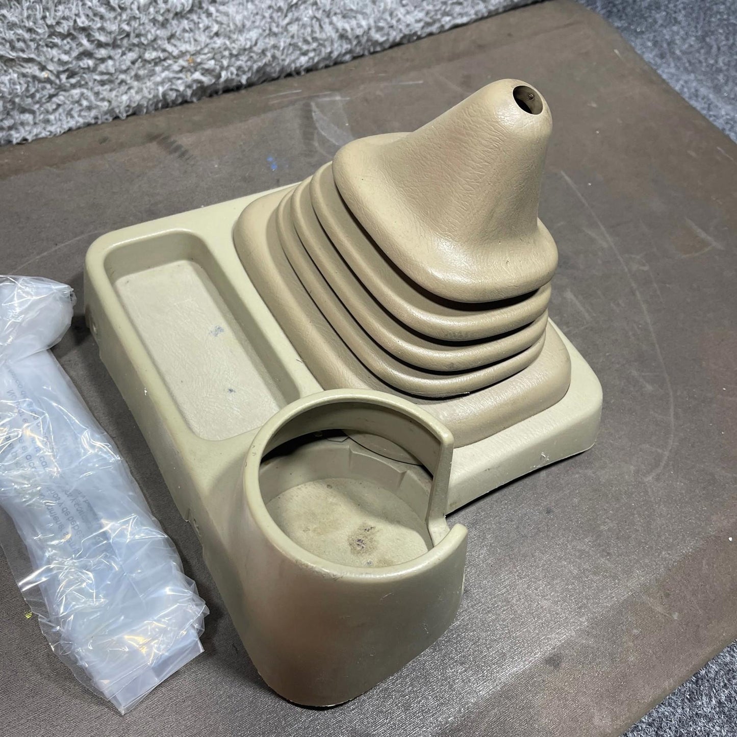 98-01 Nissan Frontier Xterra Manual Shifter 2WD Trim Cup Holder  Shift Boot