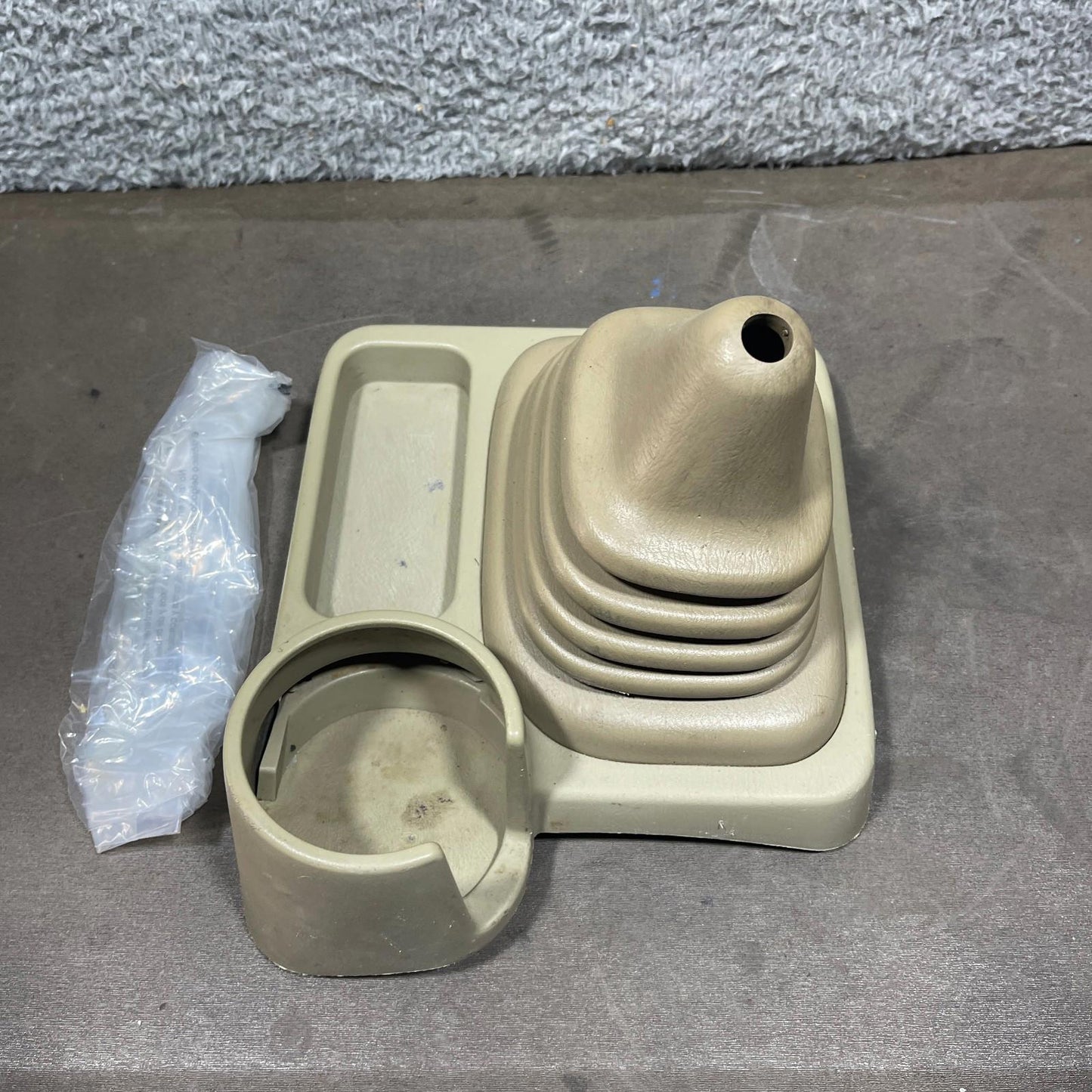 98-01 Nissan Frontier Xterra Manual Shifter 2WD Trim Cup Holder  Shift Boot