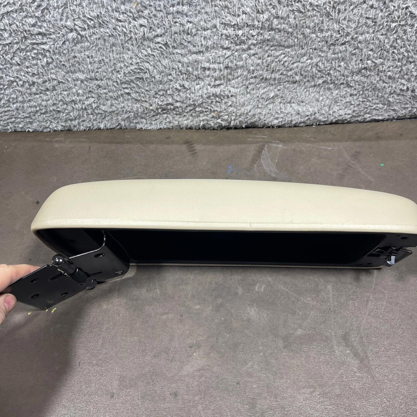 1995-1999 Toyota Avalon Center Console Beige Leather Lid Armrest Assembly OEM