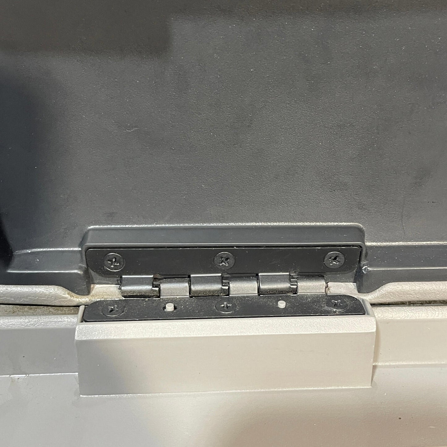 2001-2004 Nissan Xterra Frontier Center Console Lid Arm Rest E53