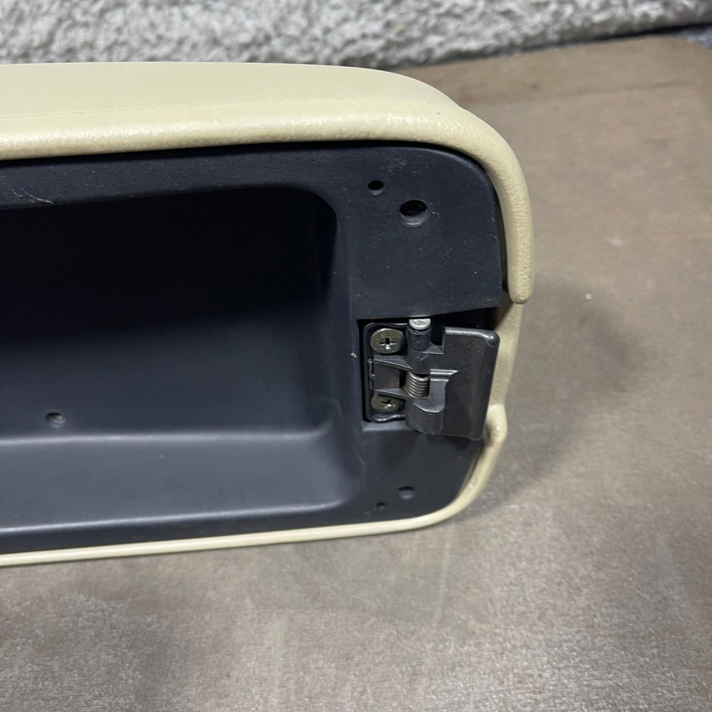 1995-1999 Toyota Avalon Center Console Beige Leather Lid Armrest Assembly OEM