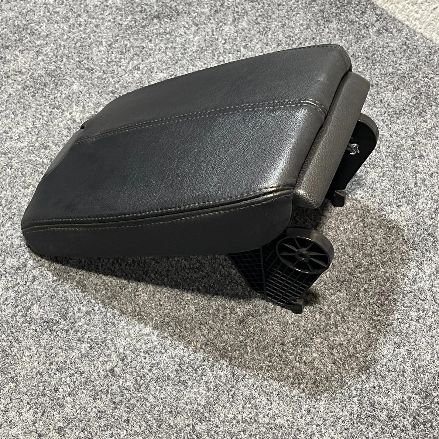2008-2012 Honda Accord Sliding Center Console Lid Armrest BLACK LEATHER