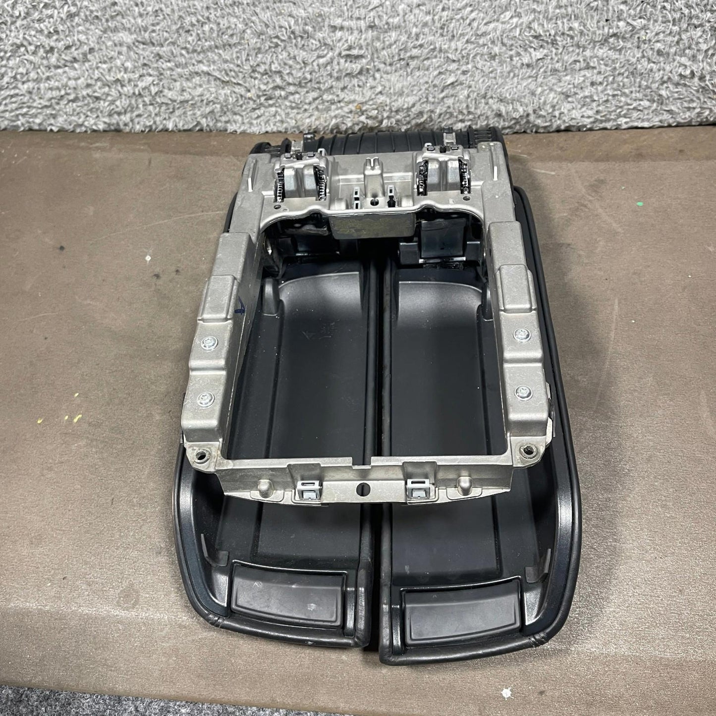 11-18 Audi S8 A8 Quattro FRONT CENTER CONSOLE ARMREST STORAGE LID Black OEM
