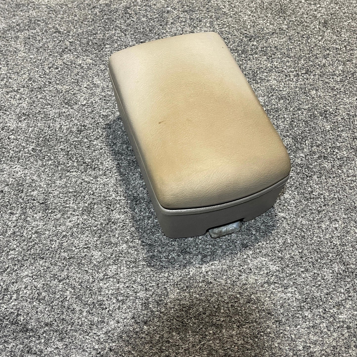2001-2004 Nissan Xterra Frontier Center Console Lid Arm Rest E53