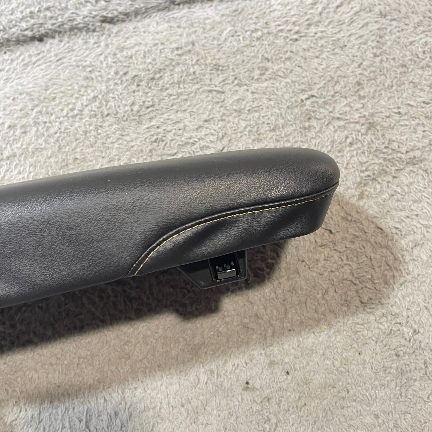 2013-2019 Cadillac XTS Center Console Black Leather Armrest Top Lid Cover OEM