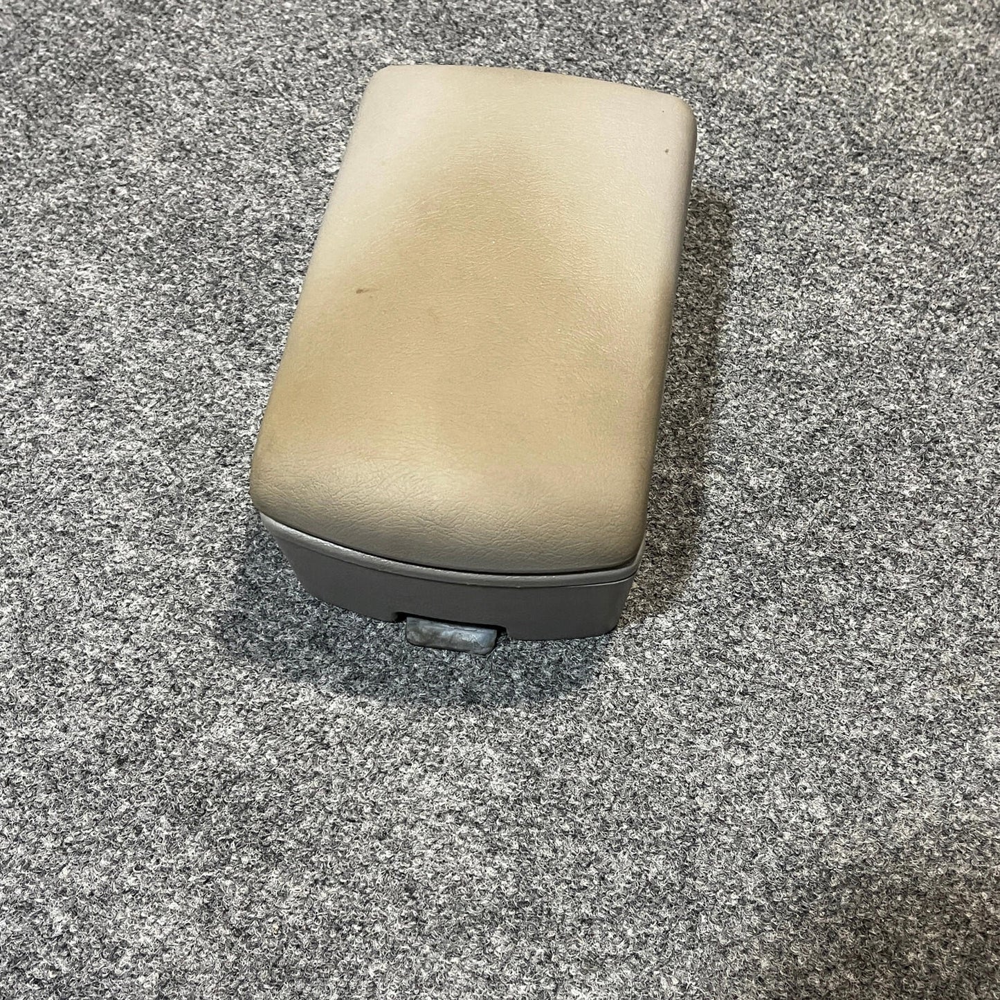 2001-2004 Nissan Xterra Frontier Center Console Lid Arm Rest E53