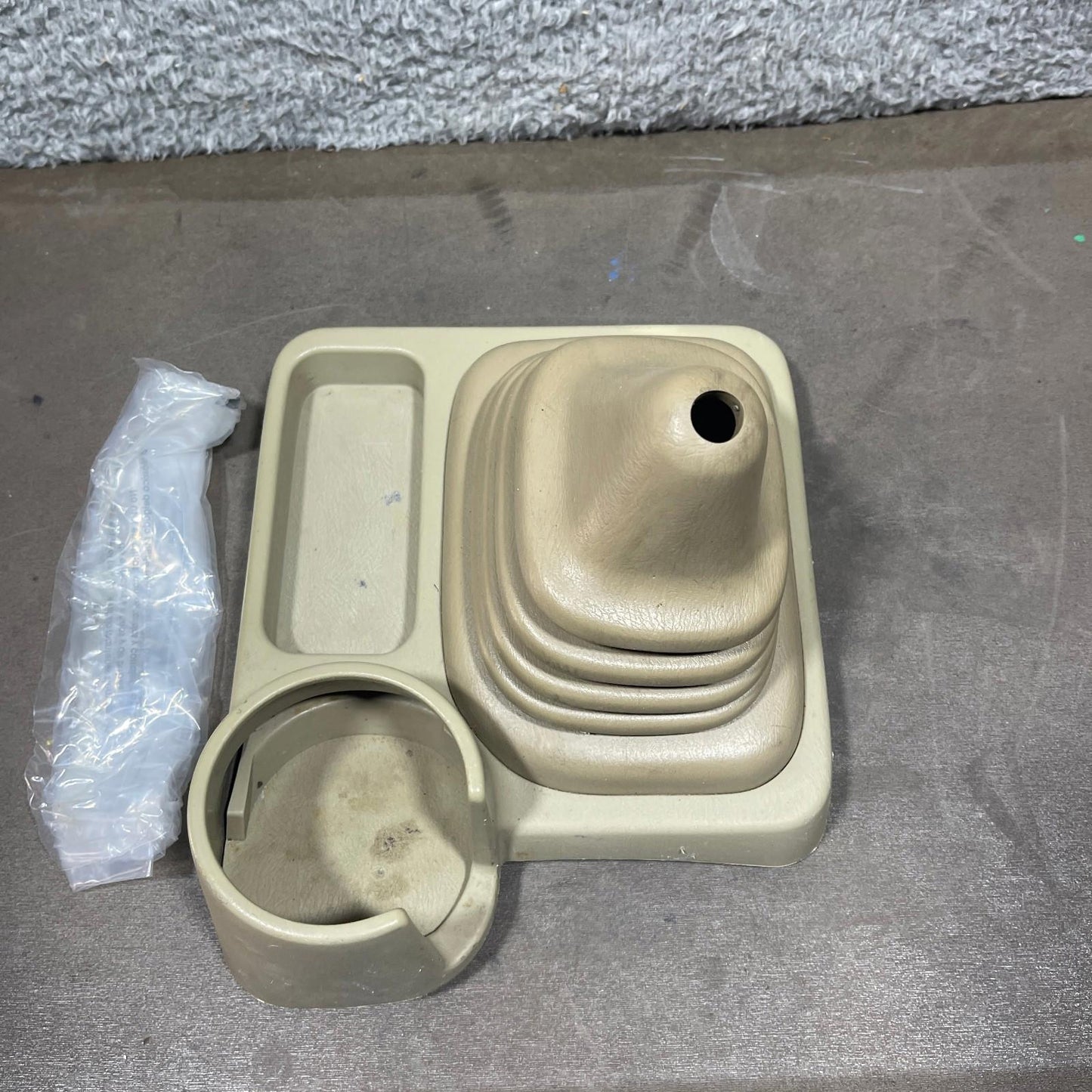 98-01 Nissan Frontier Xterra Manual Shifter 2WD Trim Cup Holder  Shift Boot