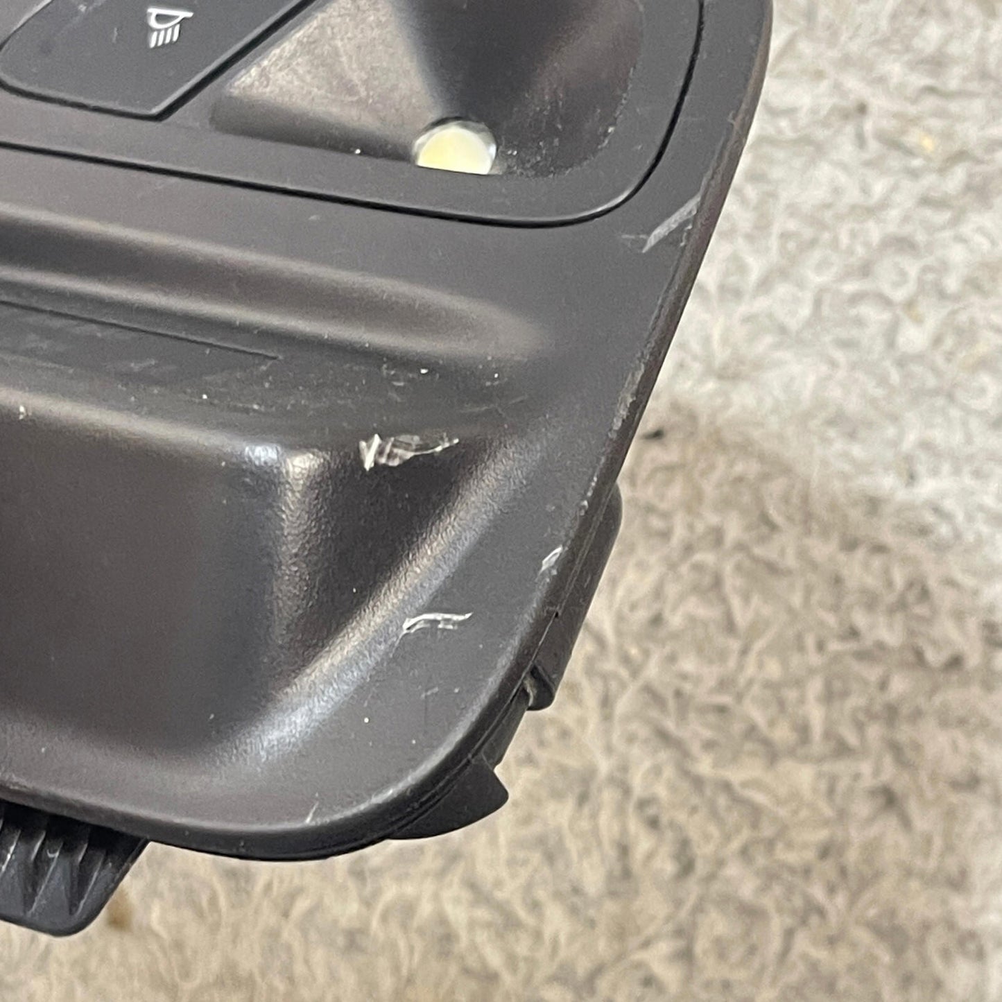 16-23 CHEVROLET CAMARO SS OVERHEAD CONSOLE READING LIGHT LAMP DOME 84604464 OEM