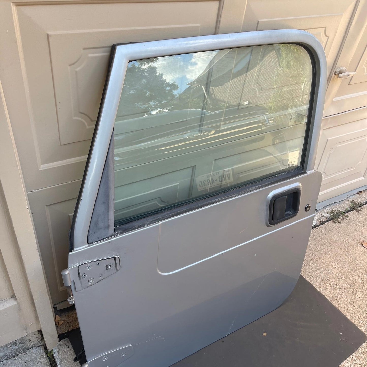 (NO SHIPPING) Driver Left Front Door Half Door Fits 97-06 WRANGLER 1046704