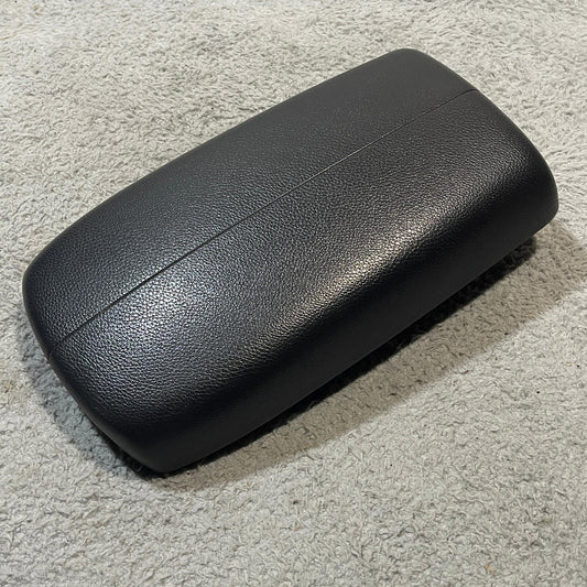 2011-2013 Kia Sorento Center Console Black Leather Armrest Lid Assembly OEM