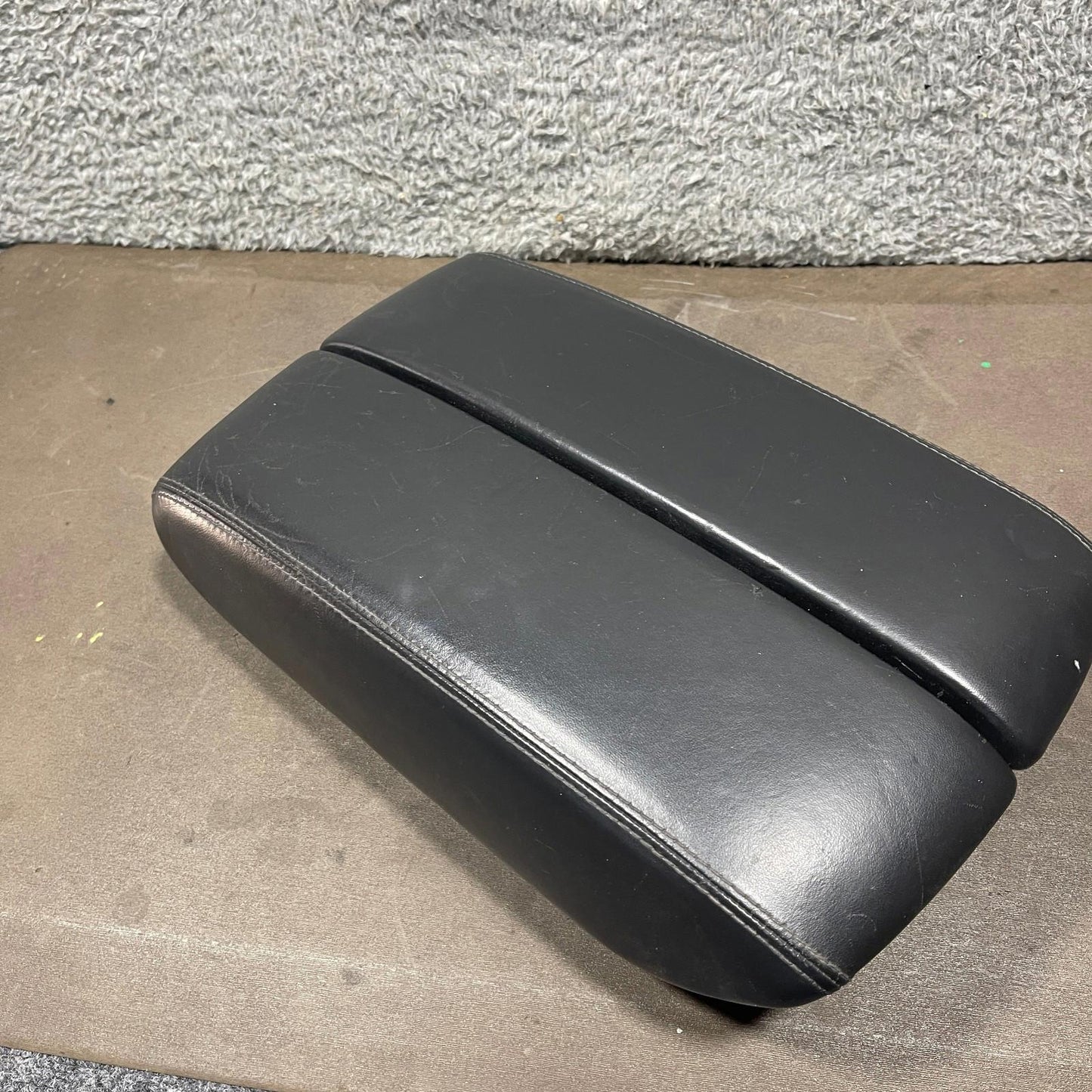 11-18 Audi S8 A8 Quattro FRONT CENTER CONSOLE ARMREST STORAGE LID Black OEM